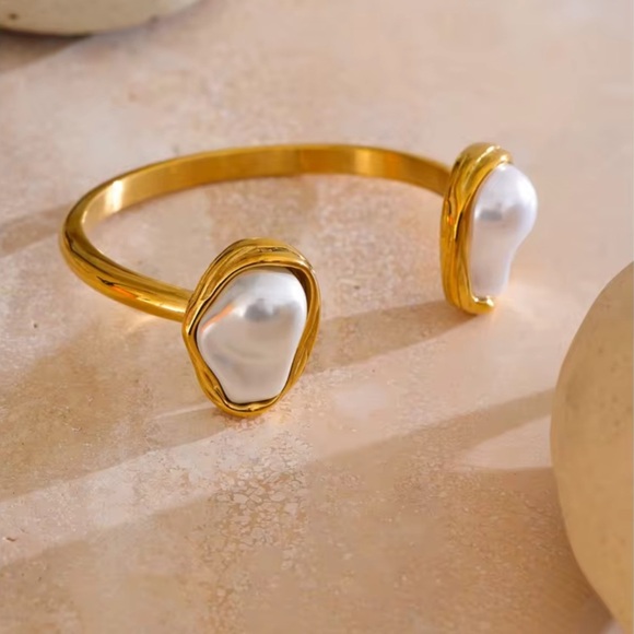 Baroque Pearl Cuff Bracelet – Stainless Steel PVD Gold Plated - Picture 4 of 10